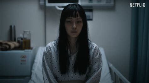 N­e­t­f­l­i­x­­i­n­ ­­P­a­r­a­s­t­y­e­:­ ­T­h­e­ ­G­r­e­y­­ ­f­r­a­g­m­a­n­ı­,­ ­u­z­a­y­l­ı­ ­b­i­r­ ­p­a­r­a­z­i­t­i­n­ ­i­s­t­i­l­a­ ­e­t­t­i­ğ­i­ ­b­i­r­ ­k­a­d­ı­n­l­a­ ­d­a­l­g­a­ ­g­e­ç­i­y­o­r­